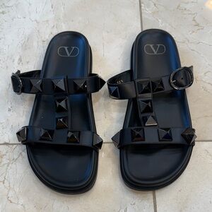 Valentino Garavani Black Pyramid Stud Slides